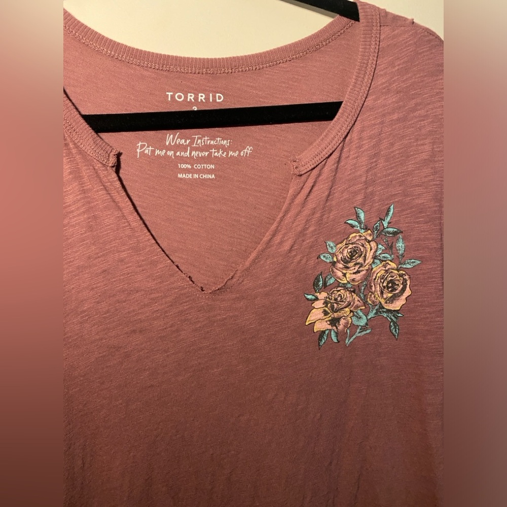 Pre-Loved Torrid Roses Classic Fit Tee Size 3 - Picture 5 of 7
